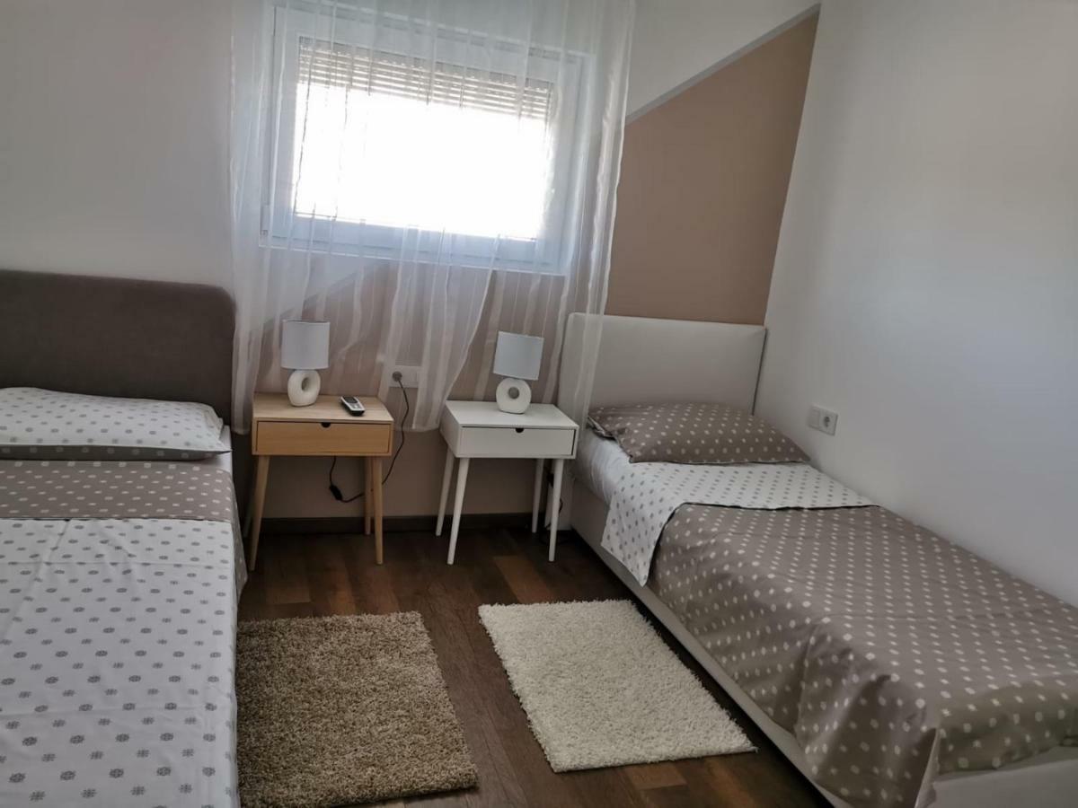 Apartman Lorna Turanj Exterior photo